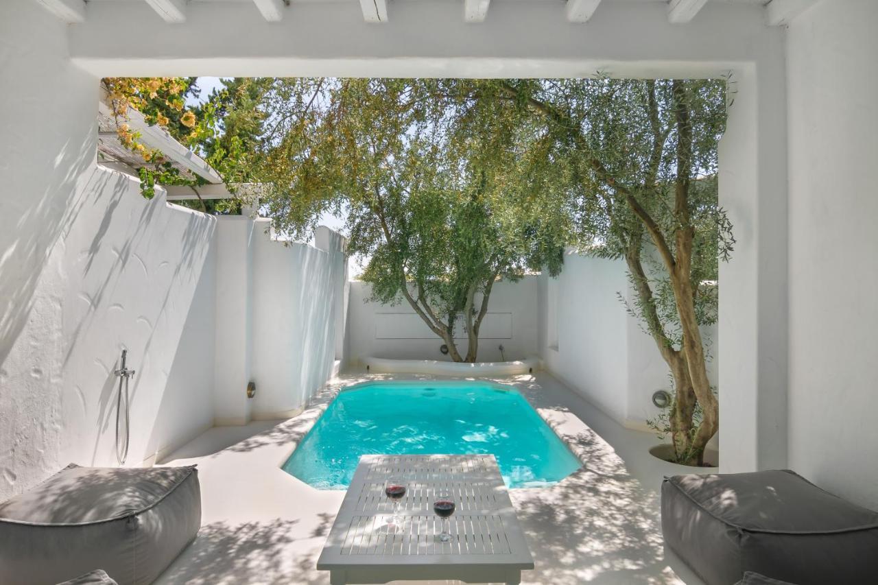 Thalassitra Private Pool Suites Adamantas  Exterior photo
