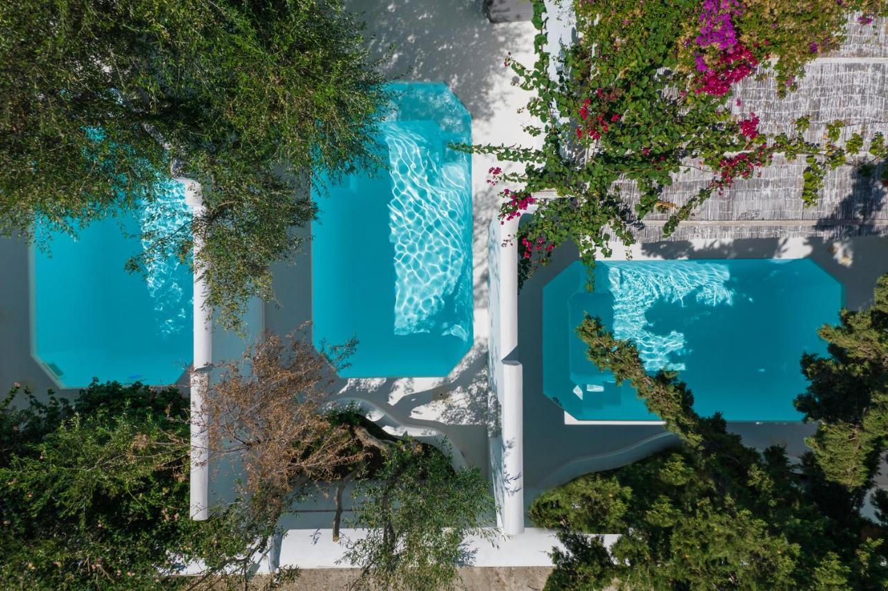 Thalassitra Private Pool Suites Adamantas  Exterior photo