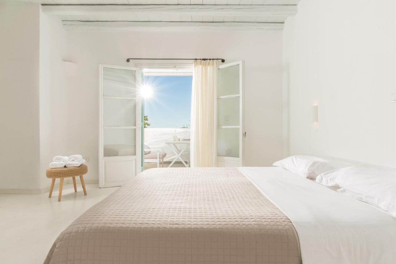 Thalassitra Private Pool Suites Adamantas  Exterior photo