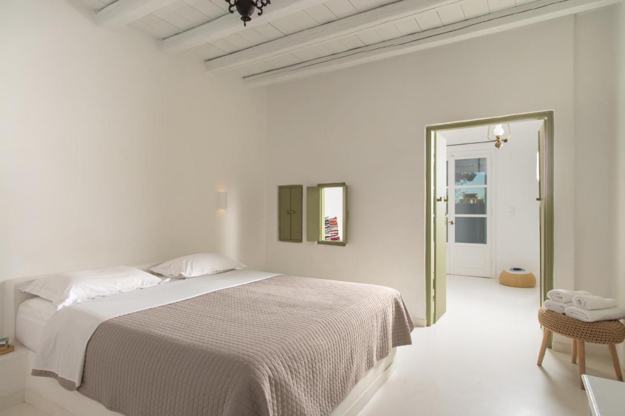 Thalassitra Private Pool Suites Adamantas  Exterior photo