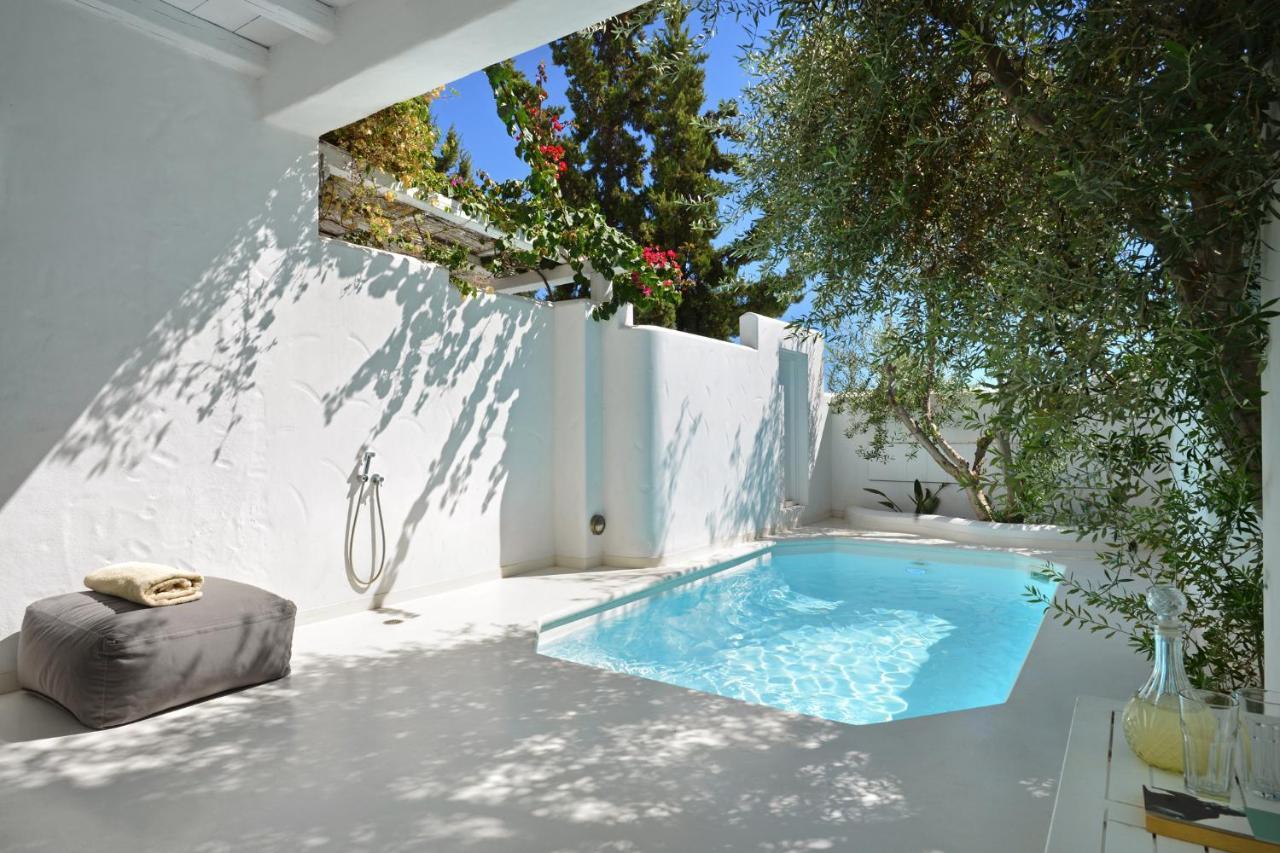 Thalassitra Private Pool Suites Adamantas  Exterior photo