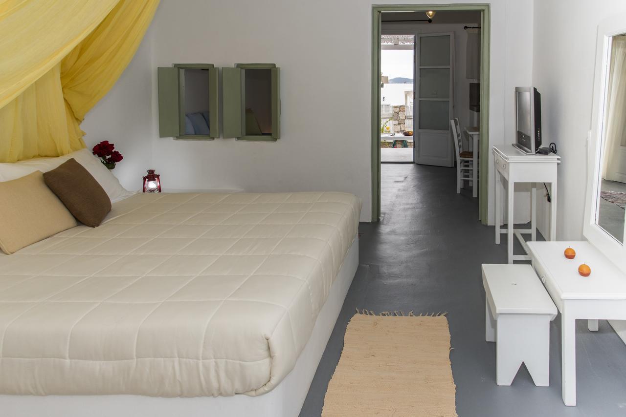 Thalassitra Private Pool Suites Adamantas  Exterior photo