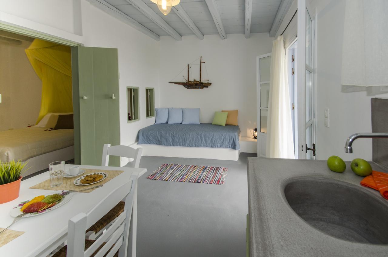 Thalassitra Private Pool Suites Adamantas  Exterior photo
