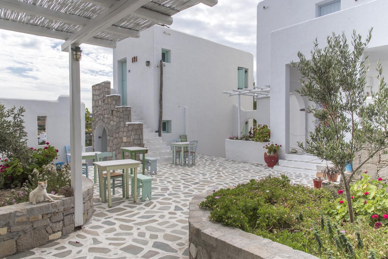 Thalassitra Private Pool Suites Adamantas  Exterior photo