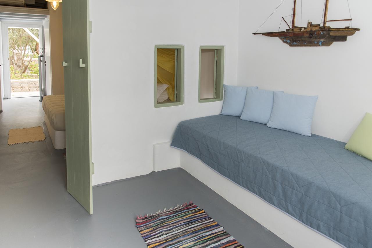 Thalassitra Private Pool Suites Adamantas  Exterior photo