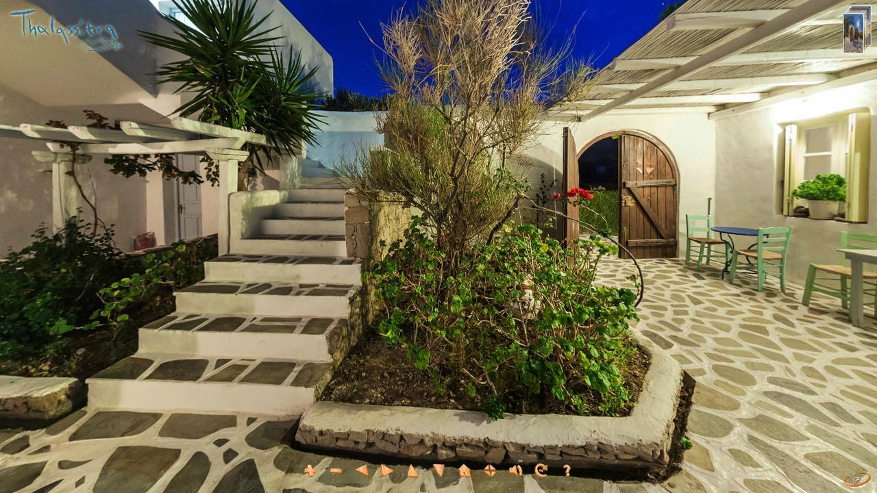 Thalassitra Private Pool Suites Adamantas  Exterior photo